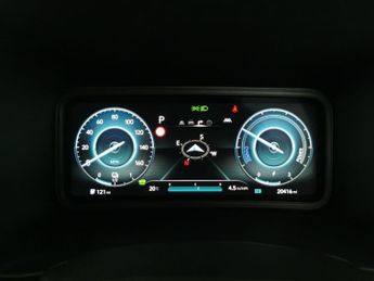 Hyundai Kona 64kWh Premium (10.5kW Charger) (204 ps) - KEYLESS ENTRY - LED - 
