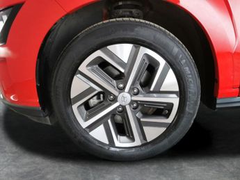 Hyundai Kona 64kWh Premium (10.5kW Charger) (204 ps) - KEYLESS ENTRY - LED - 