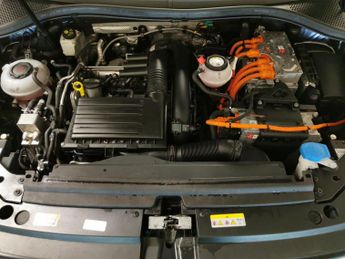 Volkswagen Tiguan 1.4 TSI 13kWh R-Line Plug-in DSG (245 ps) - HEATED SEATS - NAV