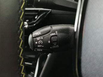 Peugeot E-2008 50kWh GT (7kW Charger) (136 ps) - BLACK ROOF RAILS - LED - REVER