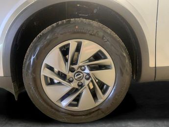 Nissan Qashqai 1.3 DIG-T MHEV Acenta Premium XTRON (158 ps) - BLIND SPOT ASSIST