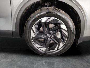 Nissan Qashqai 1.3 DiG-T MH 158 N-Connecta [Glass Rf] Xtronic - ACTIVE LANE ASS