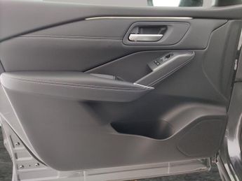 Nissan Qashqai 1.3 DiG-T MH 158 N-Connecta [Glass Rf] Xtronic - ACTIVE LANE ASS