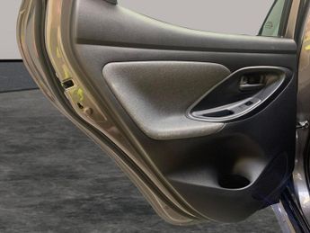 Toyota Yaris 1.5 VVT-h Design E-CVT (116 ps) - BLUETOOTH - AIR CON - DAB