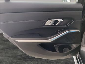 BMW 3 Series 2.0 330e 12kWh M Sport Touring Plug-in (292 ps) - REV CAM - PARK