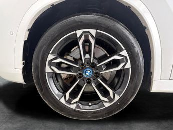 BMW iX1 30 66.5kWh M Sport xDrive (11kW Charger) (313 ps) - NAV - ALCANT