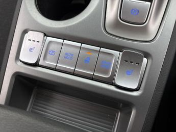 Hyundai Kona 64kWh Premium (10.5kW Charger) (204 ps) - LED - REVERSE CAM - SA