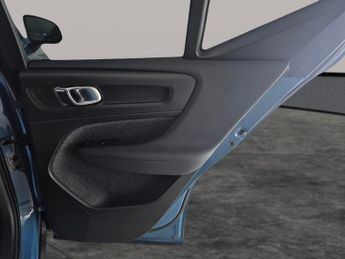 Volvo XC40 Recharge 69kWh Plus (231 ps) - BLACK ROOF RAILS - KEYLESS ENTRY