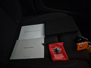 Volvo XC40 Recharge 69kWh Plus (231 ps) - BLACK ROOF RAILS - KEYLESS ENTRY