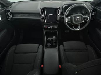 Volvo XC40 Recharge 69kWh Plus (231 ps) - BLACK ROOF RAILS - KEYLESS ENTRY