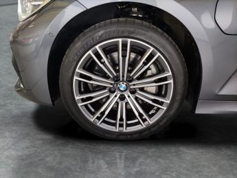 BMW 3 Series 2.0 330e 12kWh M Sport Touring Plug-in (292 ps) - REV CAM - PARK