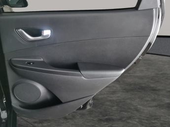 Hyundai Kona 64kWh Premium (10.5kW Charger) (204 ps) - KEYLESS ENTRY - LED - 