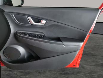 Hyundai Kona 64kWh Premium (10.5kW Charger) (204 ps) - KEYLESS ENTRY - LED - 