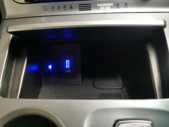 Hyundai Kona 64kWh Premium (10.5kW Charger) (204 ps) - KEYLESS ENTRY - LED - 