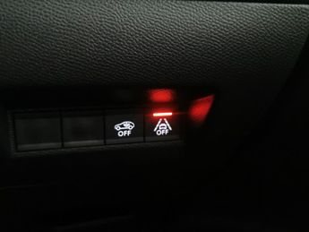 Peugeot E-2008 50kWh GT (7kW Charger) (136 ps) - BLACK ROOF RAILS - LED - REVER