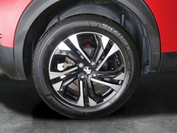 Peugeot E-2008 50kWh GT (7kW Charger) (136 ps) - BLACK ROOF RAILS - LED - REVER