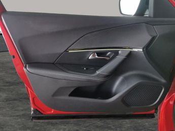 Peugeot E-2008 50kWh GT (7kW Charger) (136 ps) - BLACK ROOF RAILS - LED - REVER