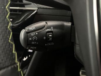 Peugeot E-2008 54kWh GT (11kW Charger) (156 ps) - SUNROOF - CARPLAY - BLACK ROO