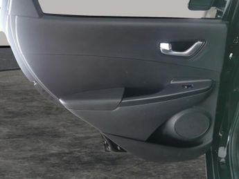 Hyundai Kona 64kWh Premium (10.5kW Charger) (204 ps) - KEYLESS ENTRY - LED - 