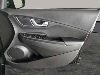 Hyundai Kona 64kWh Premium (10.5kW Charger) (204 ps) - KEYLESS ENTRY - LED - 