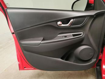 Hyundai Kona 64kWh Premium (10.5kW Charger) (204 ps) - KEYLESS ENTRY - LED - 