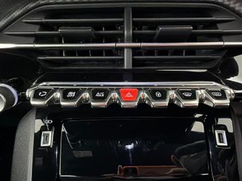 Peugeot E-2008 50kWh Allure Premium + (7kW Charger) (136 ps) - LED - REVERSE CA