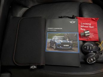 Mini Countryman 2.0 John Cooper Works ALL4 (231 ps) - MINI ACTIVITY PACK - 19IN 