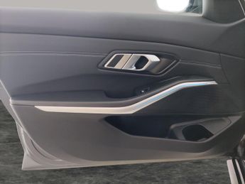 BMW 3 Series 2.0 330e 12kWh M Sport Touring Plug-in (292 ps) - REV CAM - PARK