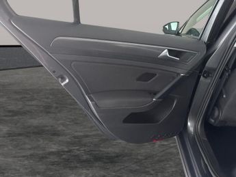 Volkswagen E-golf 35.8kWh e-Golf (136 ps) - CLIMATE CONTROL - DAB - USB AUDIO