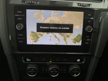 Volkswagen E-golf 35.8kWh e-Golf (136 ps) - CLIMATE CONTROL - DAB - USB AUDIO