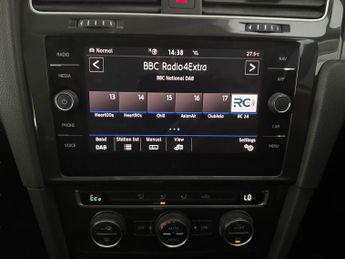 Volkswagen E-golf 35.8kWh e-Golf (136 ps) - CLIMATE CONTROL - DAB - USB AUDIO
