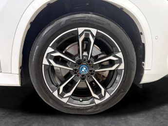 BMW iX1 30 66.5kWh M Sport xDrive (11kW Charger) (313 ps) - NAV - ALCANT