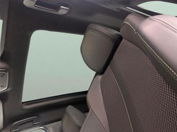 Peugeot E-2008 54kWh GT (11kW Charger) (156 ps) - SUNROOF - CARPLAY - BLACK ROO