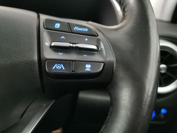 Hyundai Kona 64kWh Premium (10.5kW Charger) (204 ps) - KEYLESS ENTRY - LED - 