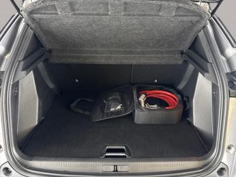 Peugeot E-2008 50kWh GT Premium (136 ps) - REVERSE CAM - NAV - HEATED SEATS