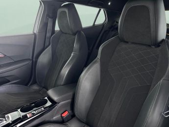 Peugeot E-2008 50kWh GT Premium (136 ps) - REVERSE CAM - NAV - HEATED SEATS