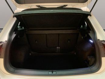 Volkswagen Tiguan 1.5 TSI R-Line DSG (150 ps) - HEATED SEATS - NAV - ASSISTANCE PA