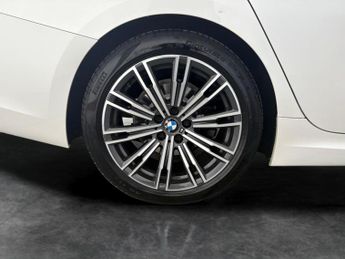 BMW 3 Series 2.0 320i M Sport (184 ps) - ADAPTIVE LIGHTS - ACOUSTIC GLAZING
