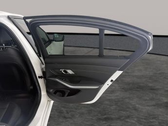 BMW 3 Series 2.0 320i M Sport (184 ps) - ADAPTIVE LIGHTS - ACOUSTIC GLAZING