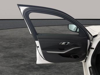 BMW 3 Series 2.0 320i M Sport (184 ps) - ADAPTIVE LIGHTS - ACOUSTIC GLAZING