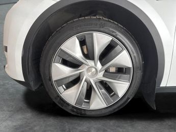 Tesla Model Y SUV RWD (346 ps) - HEATED STEERING - WIFI - BLIND SPOT ASSIST