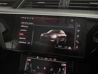 Audi e-tron 50 Technik quattro 71.2kWh (11kW Charger) (313 ps) - CARPLAY - L
