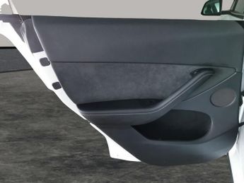 Tesla Model Y SUV RWD (346 ps) - HEATED STEERING - BLIND SPOT ASSIST - WIFI