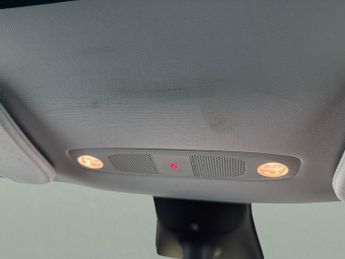 Tesla Model Y SUV RWD (346 ps) - HEATED STEERING - WIFI - BLIND SPOT ASSIST