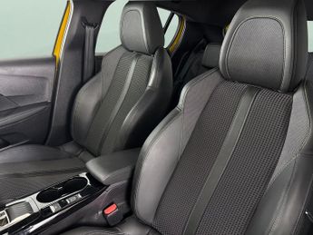 Peugeot 208 1.2 PureTech GT EAT (130 ps) - NAV - BLUETOOTH - CRUISE