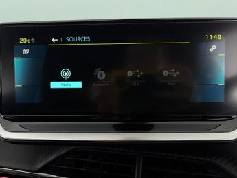 Peugeot E-2008 50kWh GT Premium (136 ps) - REVERSE CAM - NAV - HEATED SEATS