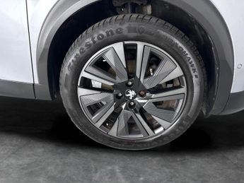 Peugeot E-2008 50kWh GT Premium (136 ps) - REVERSE CAM - NAV - HEATED SEATS