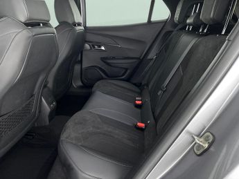 Peugeot E-2008 50kWh GT Premium (136 ps) - REVERSE CAM - NAV - HEATED SEATS