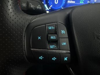 Ford Kuga 2.5 Duratec 14.4kWh ST-Line X Edition Plug-in CVT (225 ps) - NAV