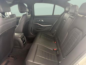 BMW 3 Series 2.0 320i M Sport (184 ps) - ADAPTIVE LIGHTS - ACOUSTIC GLAZING